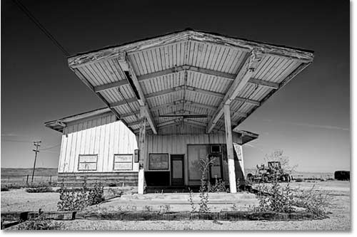 NO GAS: An abandoned gas station in the desolate California Valley points up the fact that there are no service stations in the area.