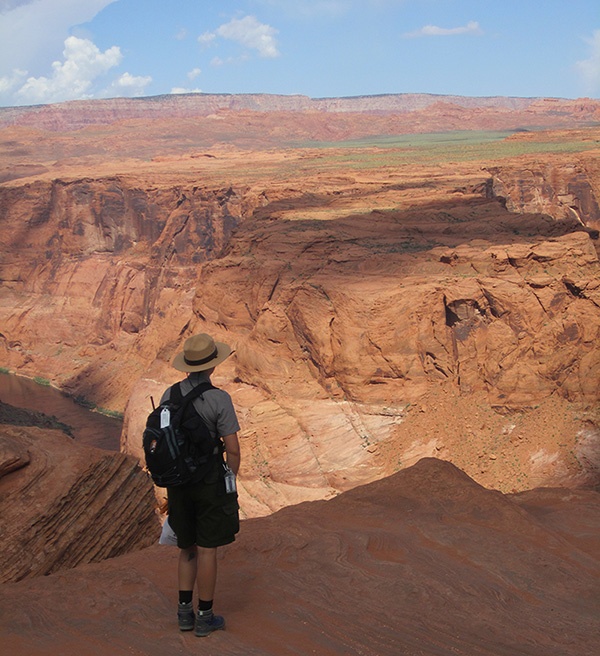 Park ranger looks out over the landscape. Be prepared for your visit to Horseshoe Bend. NPS Photo