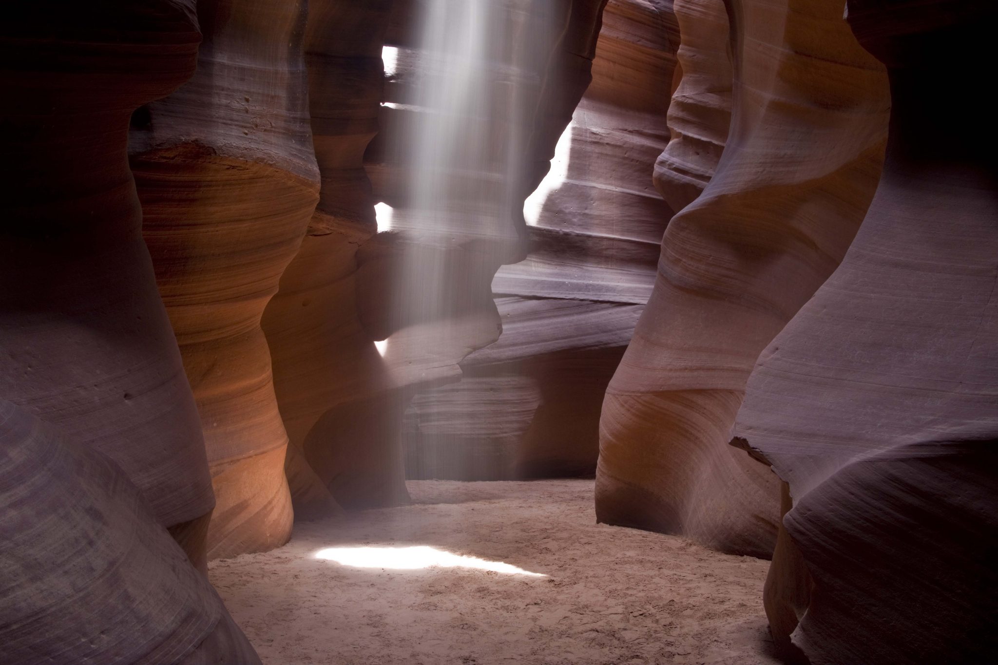Photo of a light beam in Upper Antelope Canyon.