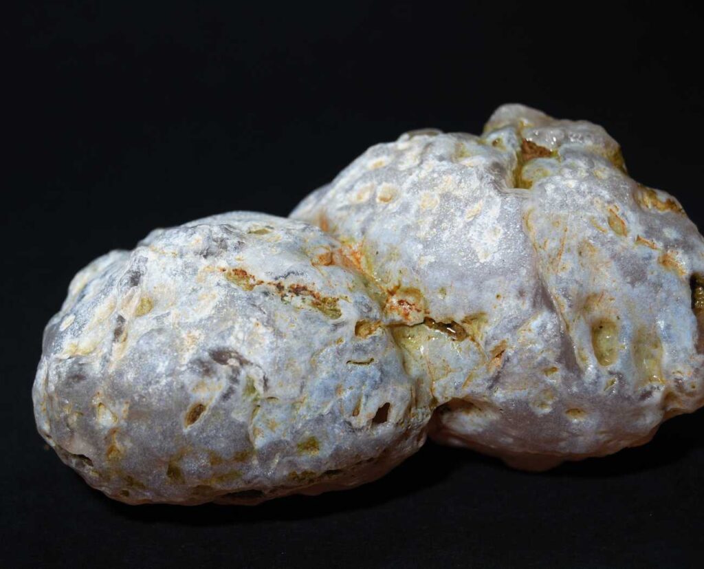 Agate geode before it is opened.