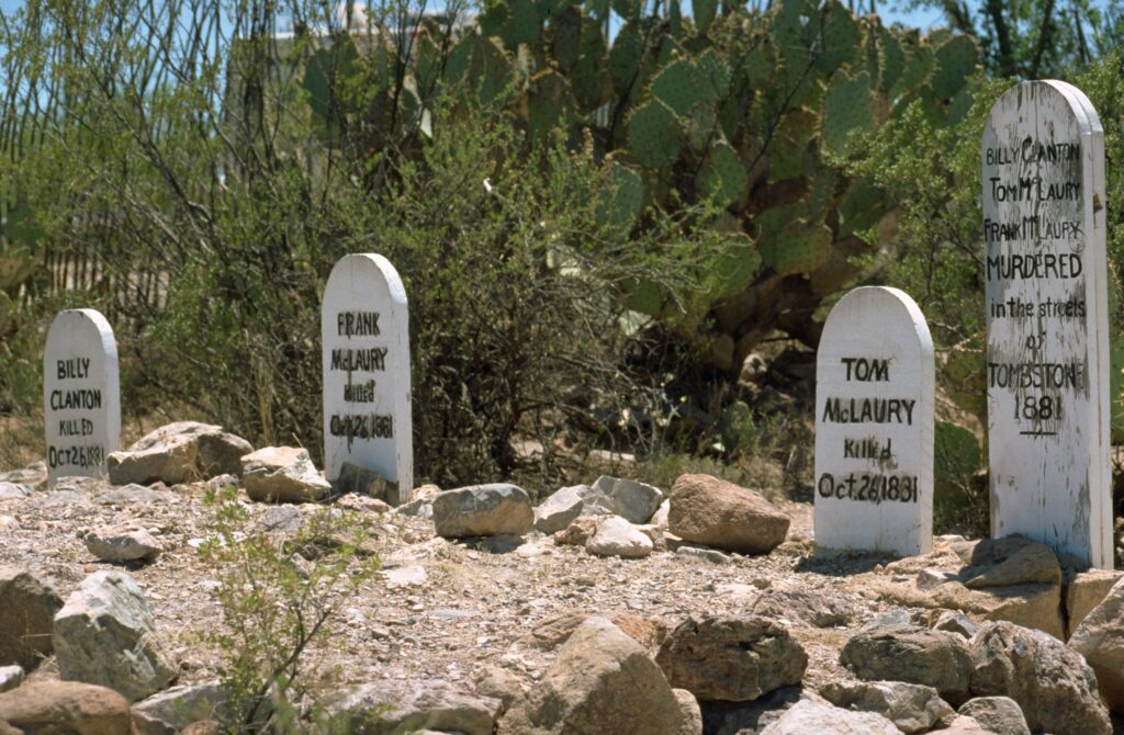 Graves of Tom McLaury, Frank McLaury and Billy Clanton at Boot HillGrave Markers. By Jens Bludau - Own work, CC BY-SA 3.0